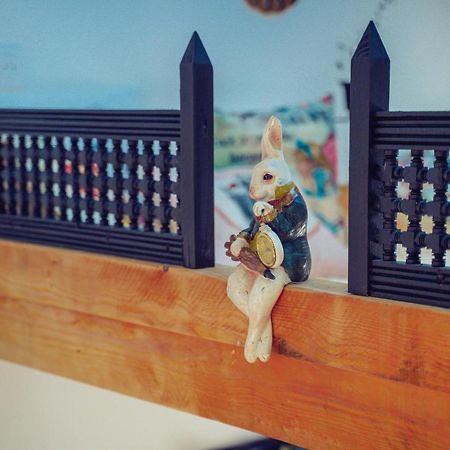 Alice Au Pays Des Merveilles แมงเตอนง ภายนอก รูปภาพ